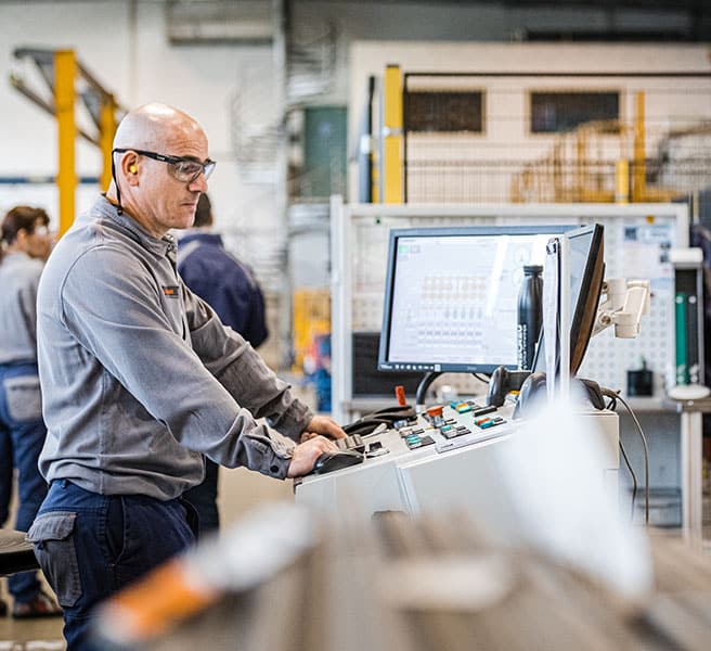 Operator at the control table of the Kocks rolling mill